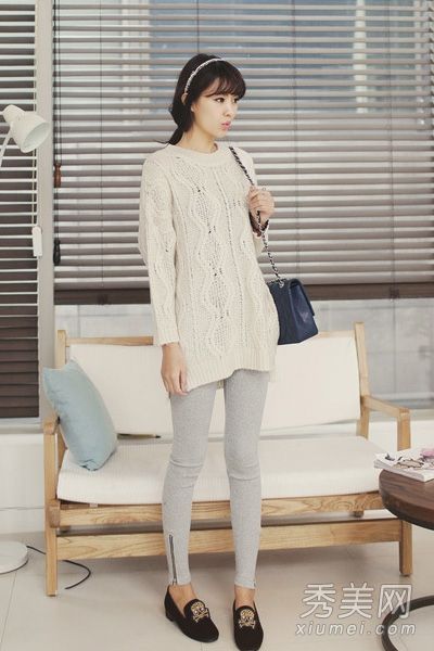 无脚打底裤在秋季很流行，有着帅气的混合气质