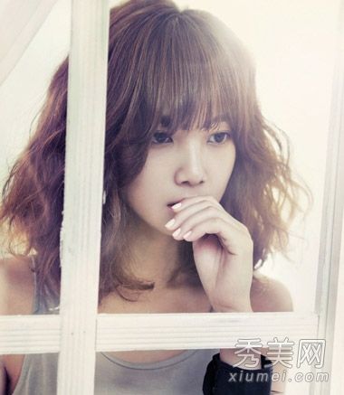 各种时尚而简单的发型推荐给轻度成熟的女性