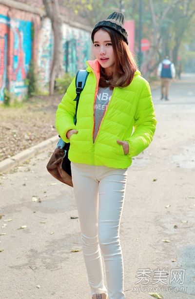 矮个子女孩穿短冬装。棉袄高配小裤腿。