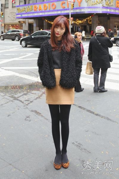 气质皮草外套，轻松的冬季社交风格