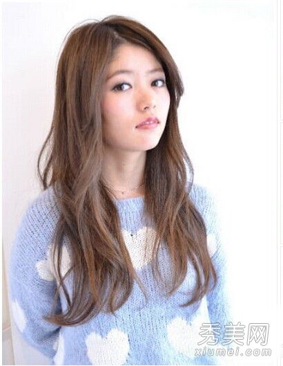 卷发是九大魅力中女孩最喜欢的秋季时尚