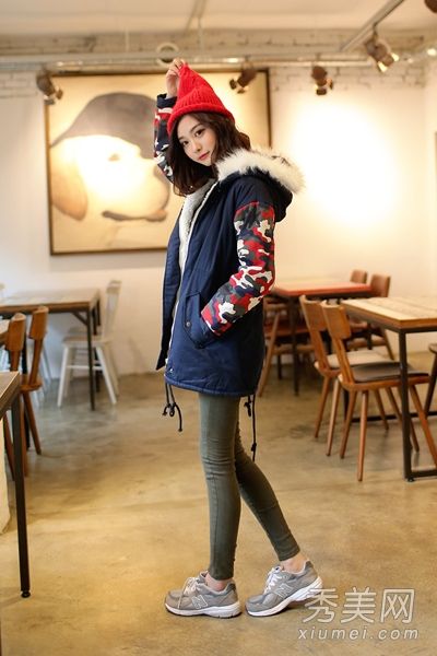 韩版棉袄外套因穿着方式不同，冬季显瘦。