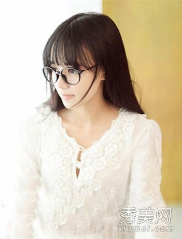 清纯可爱的妹妹激起大学生的爱,适合9岁的长发。