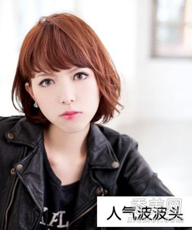 秋冬时尚女孩发型时尚波浪头最受欢迎