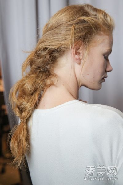 编织头发可以编织的15种新发型,让发型变得更加多变。