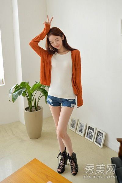 矮个子女孩必须学会短靴，这样才能搭配裙子和裤子。