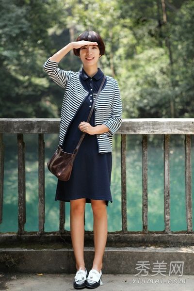 穿上一件小外套后，这件夏装就可以了。