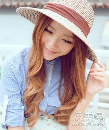 浪漫的长卷发气质是2013年秋冬最流行的