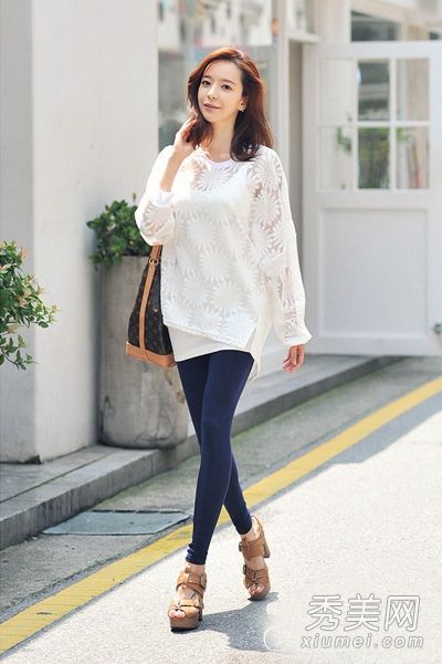 略胖的女孩一定会看减肥和宽松的上衣打底裤非常清爽。