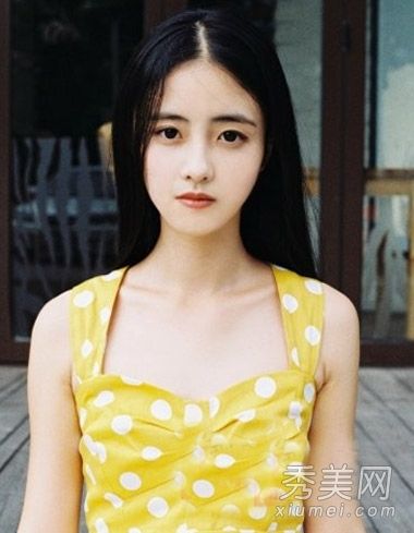 今年流行的发型9纯气质长直发