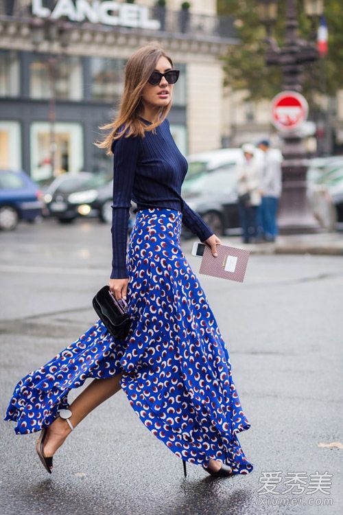 印花连衣裙或印花连衣裙为春天增添了趣味。