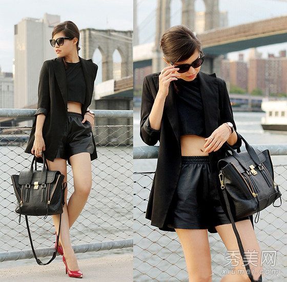 小Xi的短裤或短裙在初秋很流行。