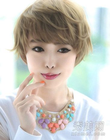 2013年最新的日本短发显示出青春气息。