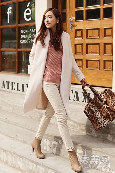 高跟鞋和短靴的羊毛大衣穿起来很高