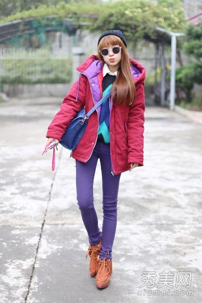 圣诞红色外套，温暖的街道，赢得了良好的回报