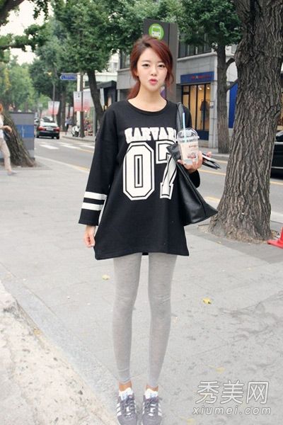 多穿灰色打底裤，创造秋季氧气