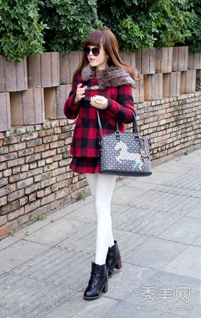 羊毛外套+连裤袜+靴子显瘦身材