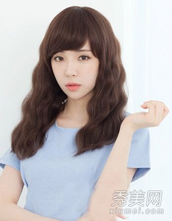 在最新的韩国蛋卷图片中,长发更受欢迎。