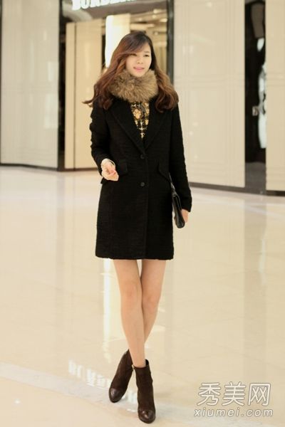 如何将黑色羊毛衫与人才新的冬季着装方式相匹配