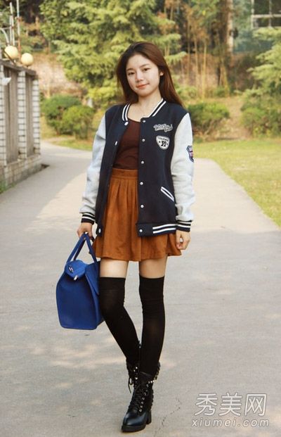 这个矮个子女孩的冬装穿外套+裙子看起来更高