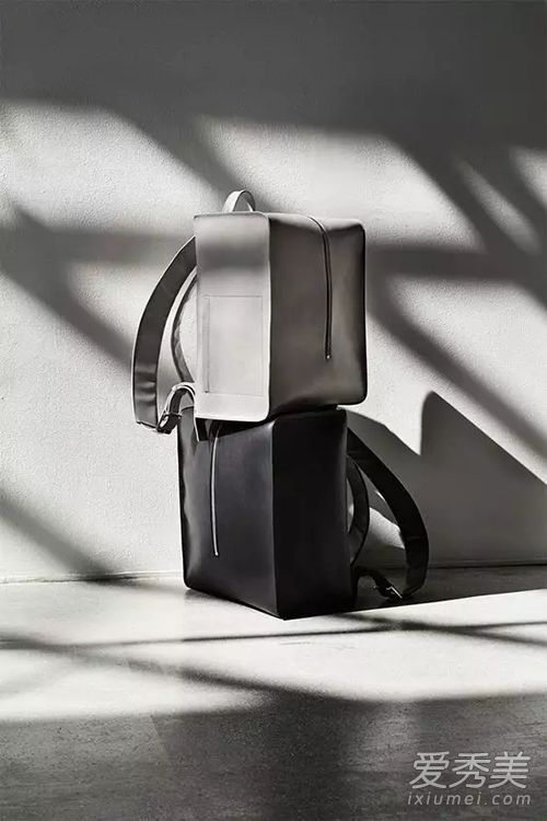 如何搭配2017年夏季男包