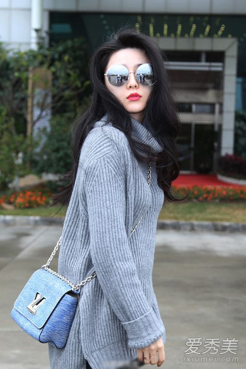 范··温女演员很喜欢这个春天的环保袋。