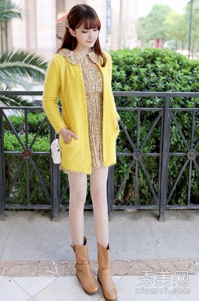 针织羊毛衫和连衣裙既保暖又时尚。