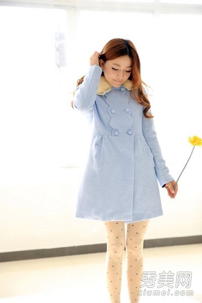 羊毛大衣和连裤袜让身材苗条的人更容易穿。