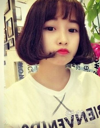 如何烫韩式发型?烫发小而新鲜的齐肩长发是最时尚的。