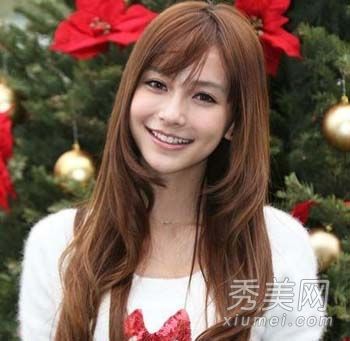 女孩长发烫发图片创造新时尚形象