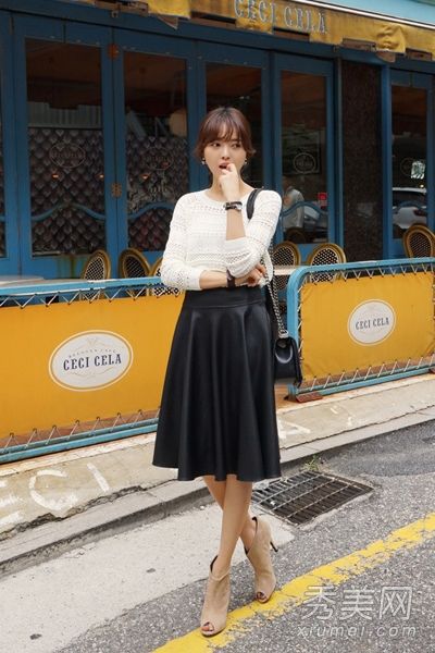 秋天的时候，长裙和暖和的毛衣配什么样的外套才能显得温柔