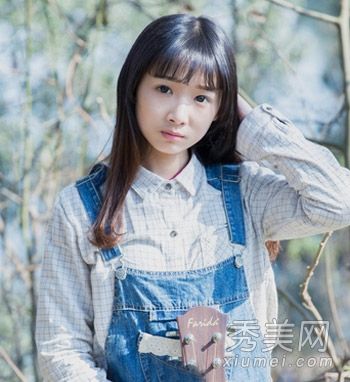 建议在9月份用一点新鲜的发型创造一个纯净美丽的校园风格。