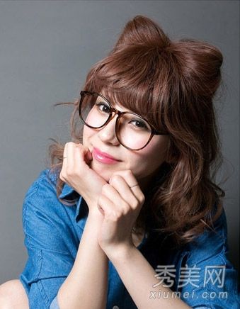 2013年最受欢迎的女孩将自己的10大甜美头发绑在一起以减少年龄。