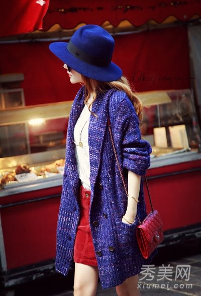 掐辣椒展示毛衣的淑女搭配