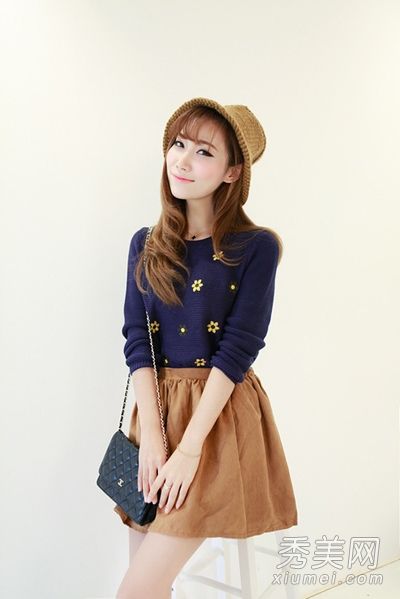 长袖外套+短款羽绒服展现出高超的瘦身技巧