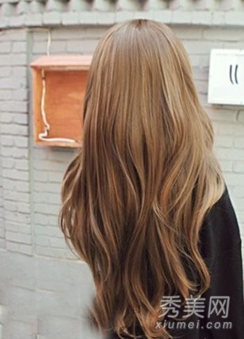 9女孩美丽的长卷发气质发型美美达