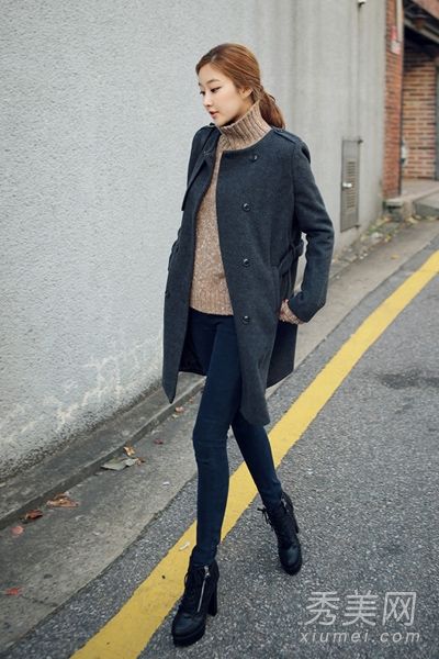 羊毛外套+长腿牛仔裤的冬季款