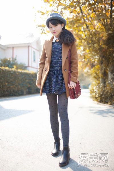 连衣裙和女式羊毛外套很受欢迎