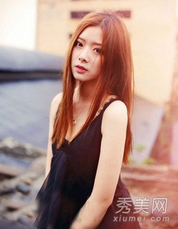 女孩们最新的直发刘海让她们的气质翻倍