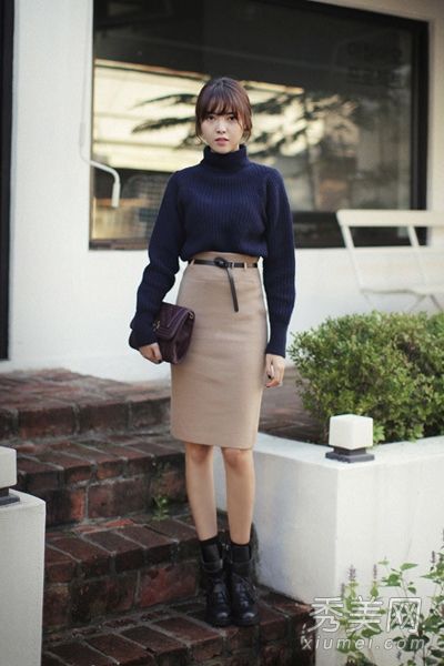 韩国街头时尚穿毛衣+裹臀裙更有吸引力