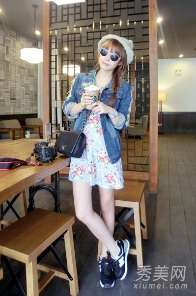 秋季时尚搭配:牛仔外套+裙子实用