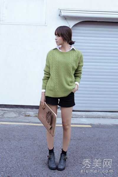 高领毛衣以短节拍变九身清新