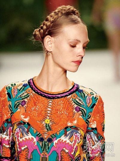 你如何在夏天做时髦的发型？20种款式是最受欢迎和令人耳目一新的