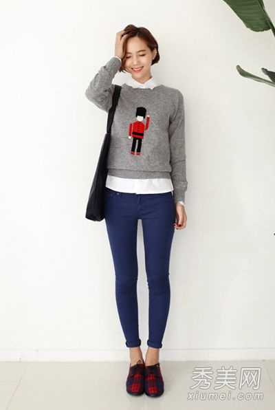 毛衣+衬衫+裤子是秋天街上最流行的