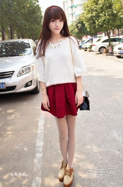 毛衣配短裙甜美的连衣裙让人爱不释手