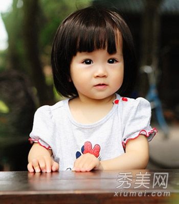 夏季女孩适合头发整齐刘海可爱高飞