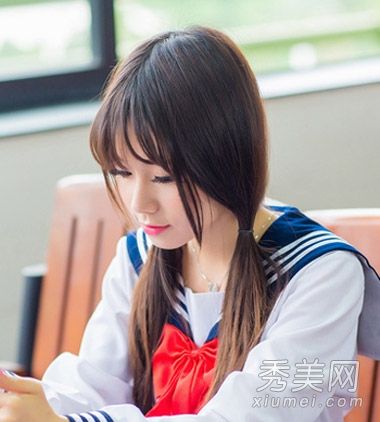时尚可爱的女孩9学生为纯发型