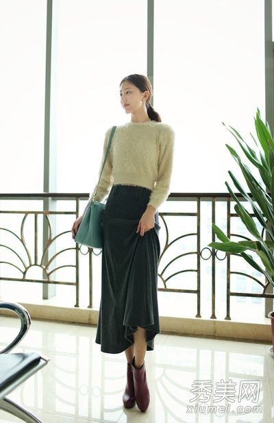 半身裙针织衬衫既时尚又保暖。