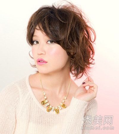 2014年，一种新发型和9个短烫发风靡一时。