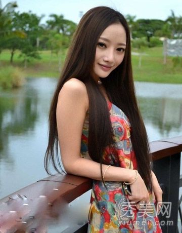 2014MM最喜欢的发型是长直发,甜美优雅的气质